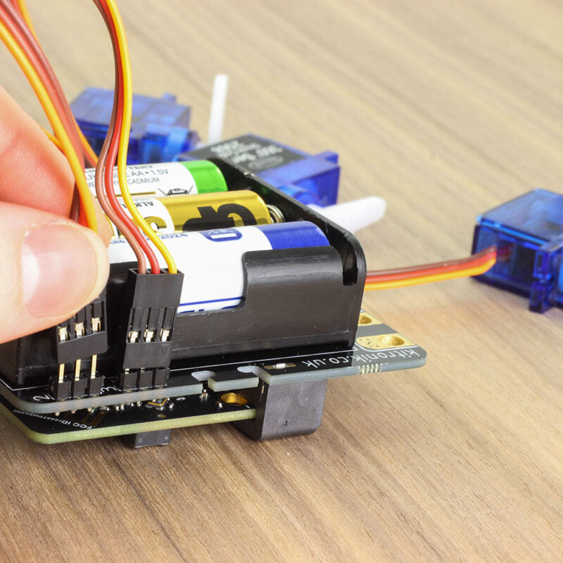 Placa de Controlo Simples de Servo da Kitronik para BBC micro:bit